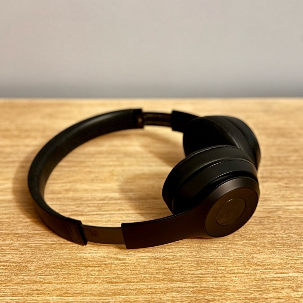 Beats Solo3 Wireless On-Ear Headphones | Never used!!! - Picture 6 of 8